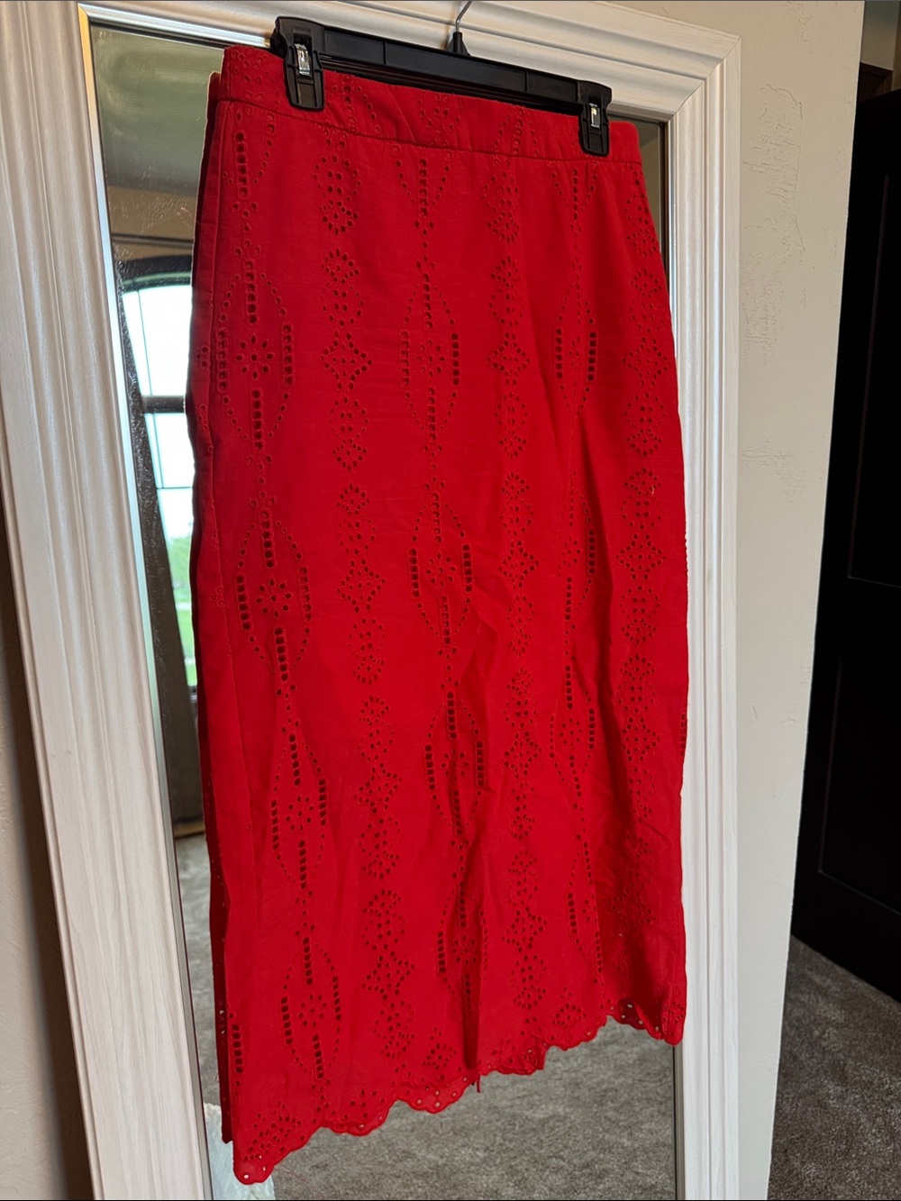 Commense Red Eyelet 2 Piece Set - Picture 5 of 5